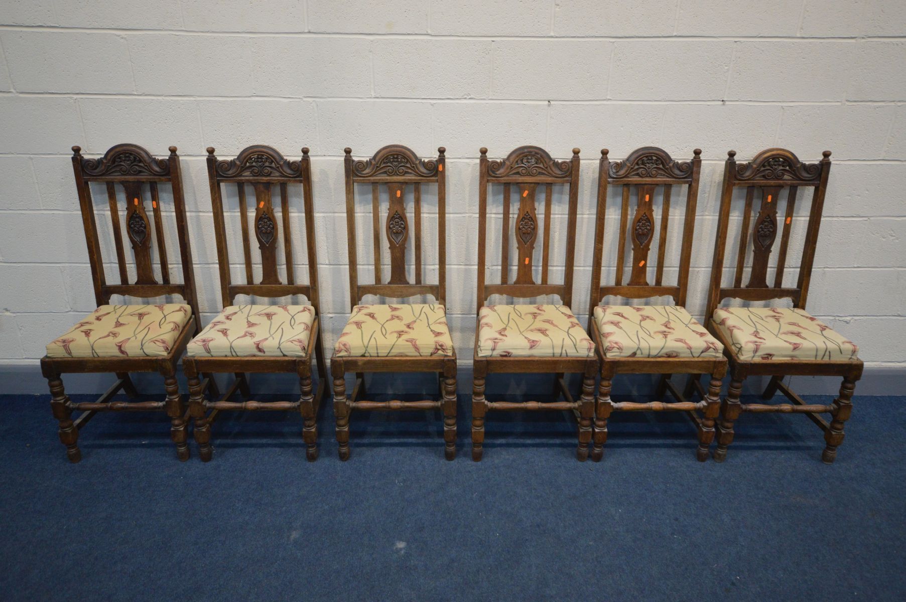 A SET OF SIX OAK EARLY TO MID 20TH CENTURY CHAIRS, carved top rail, carved splat, upholstered seat