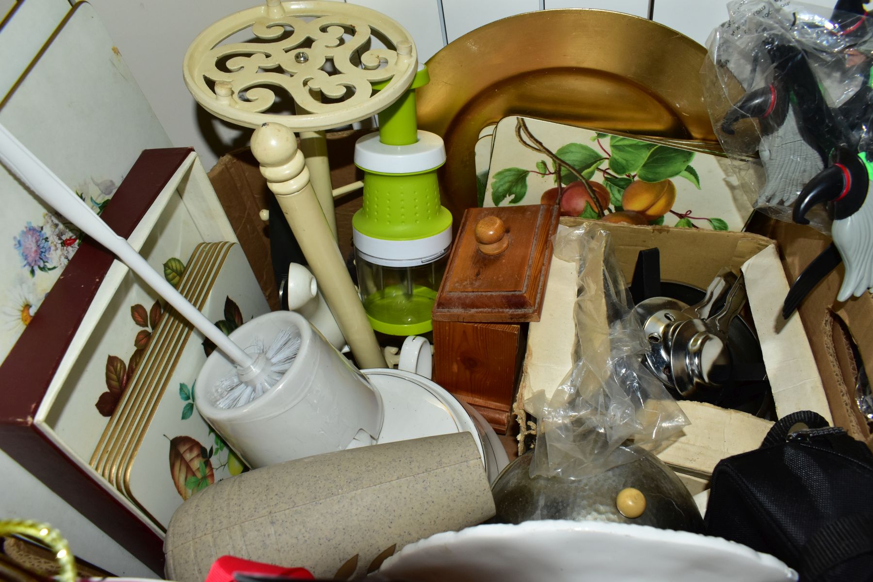 FOUR BOXES AND LOOSE OF SPORTING EQUIPMENT, HOUSEHOLD SUNDRIES, NOVELTY/PARTY ITEMS, CDS, DVDS, etc, - Image 7 of 13