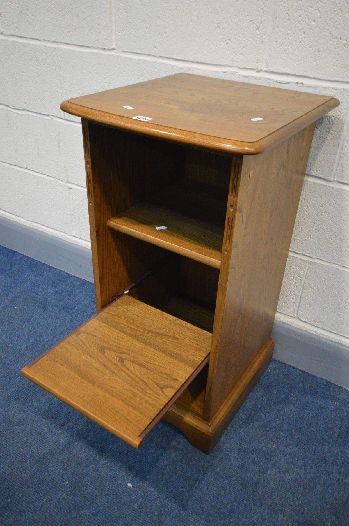 A SMALL ERCOL GOLDEN DAWN OPEN BOOKCASE, with a pull out slide, width 44cm x depth 46cm x height - Image 2 of 2