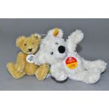 A STEIFF TEDDY BEAR KEY RING, 'Lotte' No 111785, with a miniature Steiff Club 2000 blonde mohair