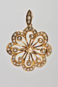 AN EARLY 20TH CENTURY 15CT GOLD SPLIT PEARL BROOCH/PENDANT, of floral design, branches lead from a