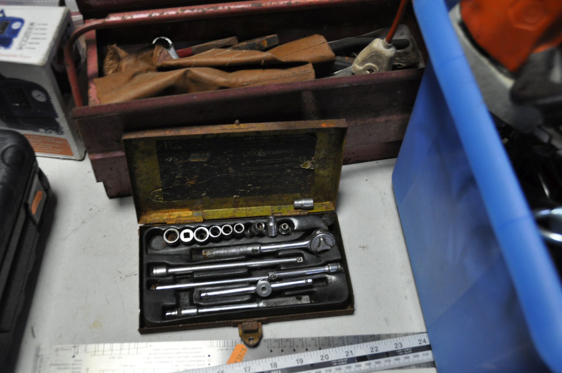 A COLLECTION OF HAND TOOLS in two plastic, one metal toolbox and four plastic trays including a - Image 11 of 13