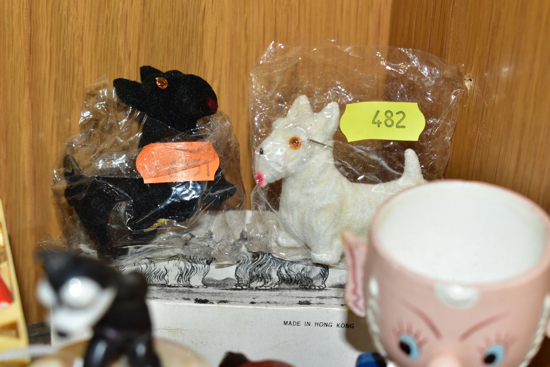 A SMALL GROUP OF LEAD FIGURES AND NOVELTY ITEMS INCLUDING FELIX THE CAT, etc, a Britains - Image 9 of 10