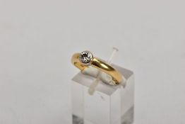 AN 18CT GOLD SINGLE STONE DIAMOND RING, designed with a single round brilliant cut diamond within