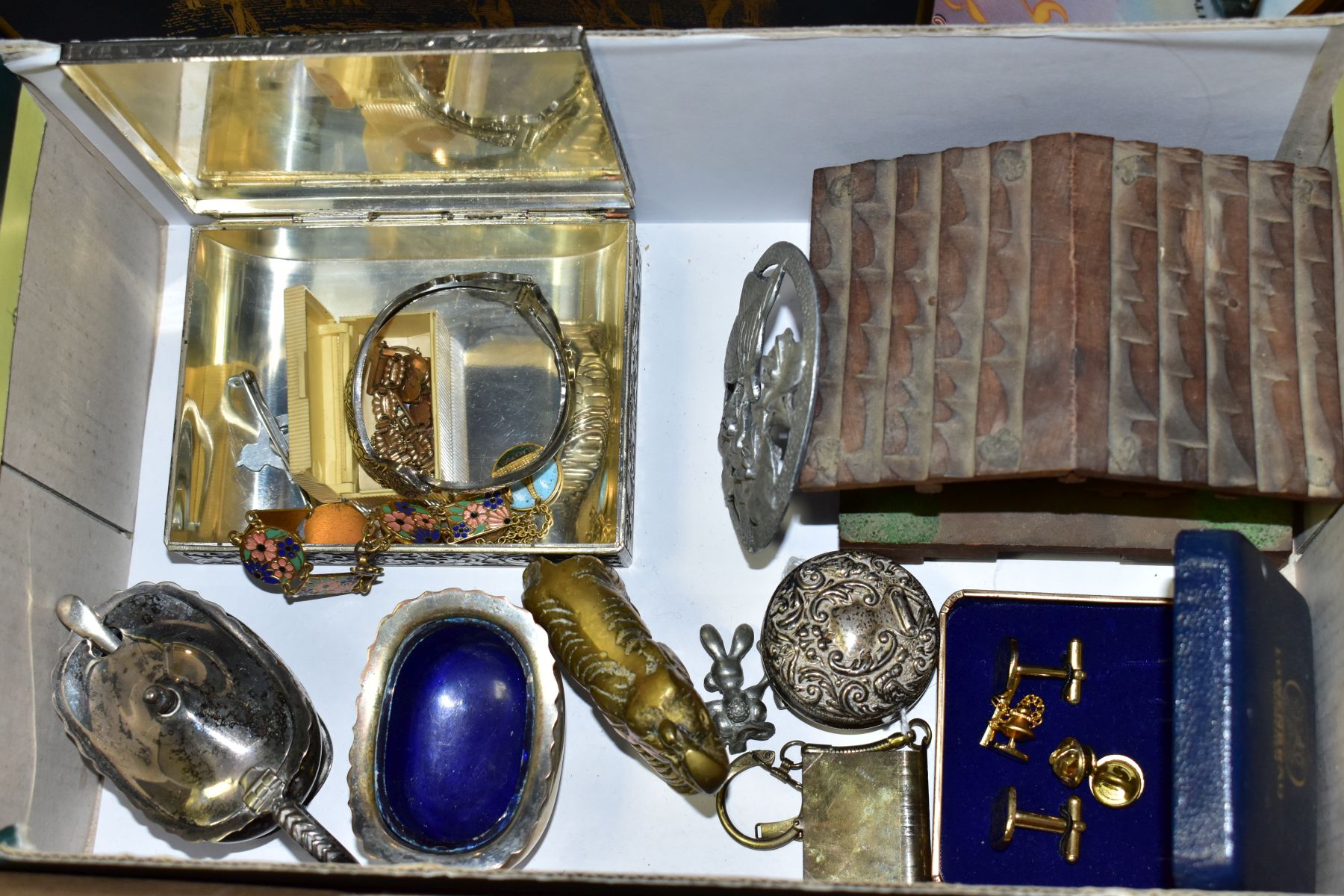 FOUR BOXES AND LOOSE CERAMICS, GLASS, MISCELLANEOUS ITEMS, BOXED CABINET PLATES, etc, to include - Image 2 of 16