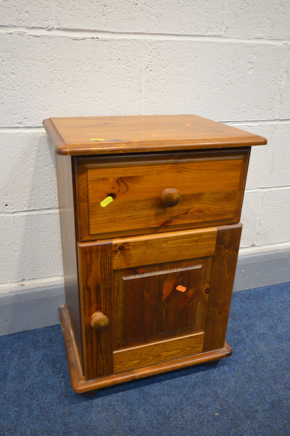 A PINE SIDEBOARD/CHEST OF NINE ASSORTED DRAWERS, width 127cm x depth 44cm x height 87cm, triple - Image 5 of 5