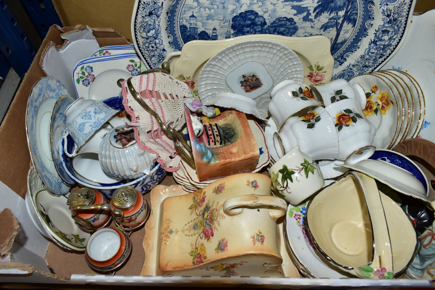 EIGHT BOXES AND LOOSE ITEMS OF CERAMICS, GLASS AND METALWARE to include Czechoslovakian cruet set - Image 6 of 18