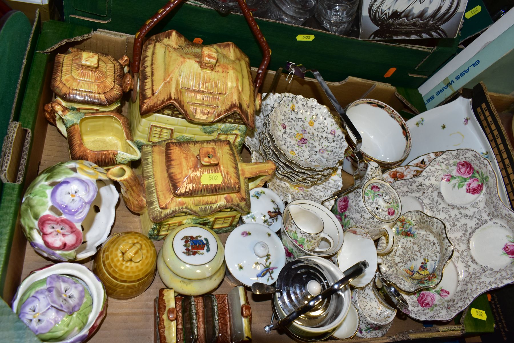 EIGHT BOXES AND LOOSE ITEMS OF CERAMICS, GLASS AND METALWARE to include Czechoslovakian cruet set - Image 8 of 18