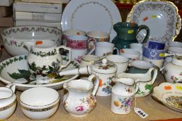 A GROUP OF CERAMICS to include Portmeirion The Holly & The Ivy jug (1 pint) and Pomona bowl,