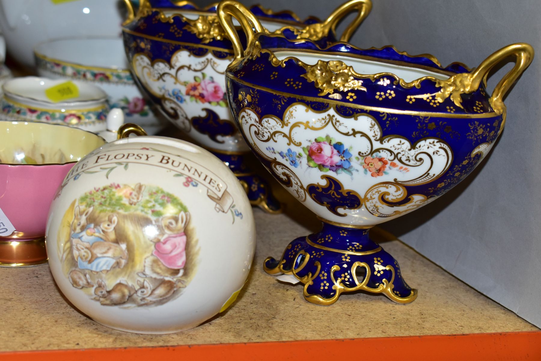 A GROUP OF CERAMIC TEAWARES, GIFTWARE AND ORNAMENTS, comprising two Aynsley 'Orchard Gold' by D - Image 3 of 10