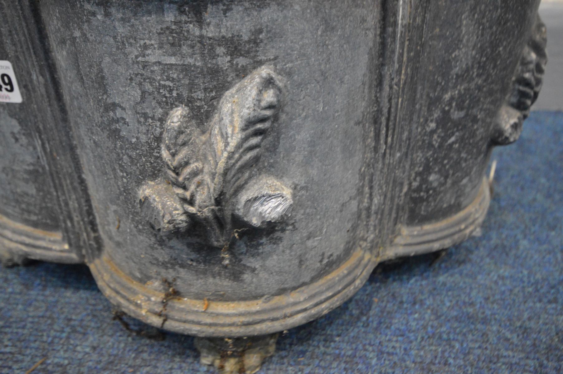 A PERIOD LEAD WAVY EDGED PLANTER with seven divisions, on claw feet, diameter 44cm x height 23cm ( - Image 2 of 4