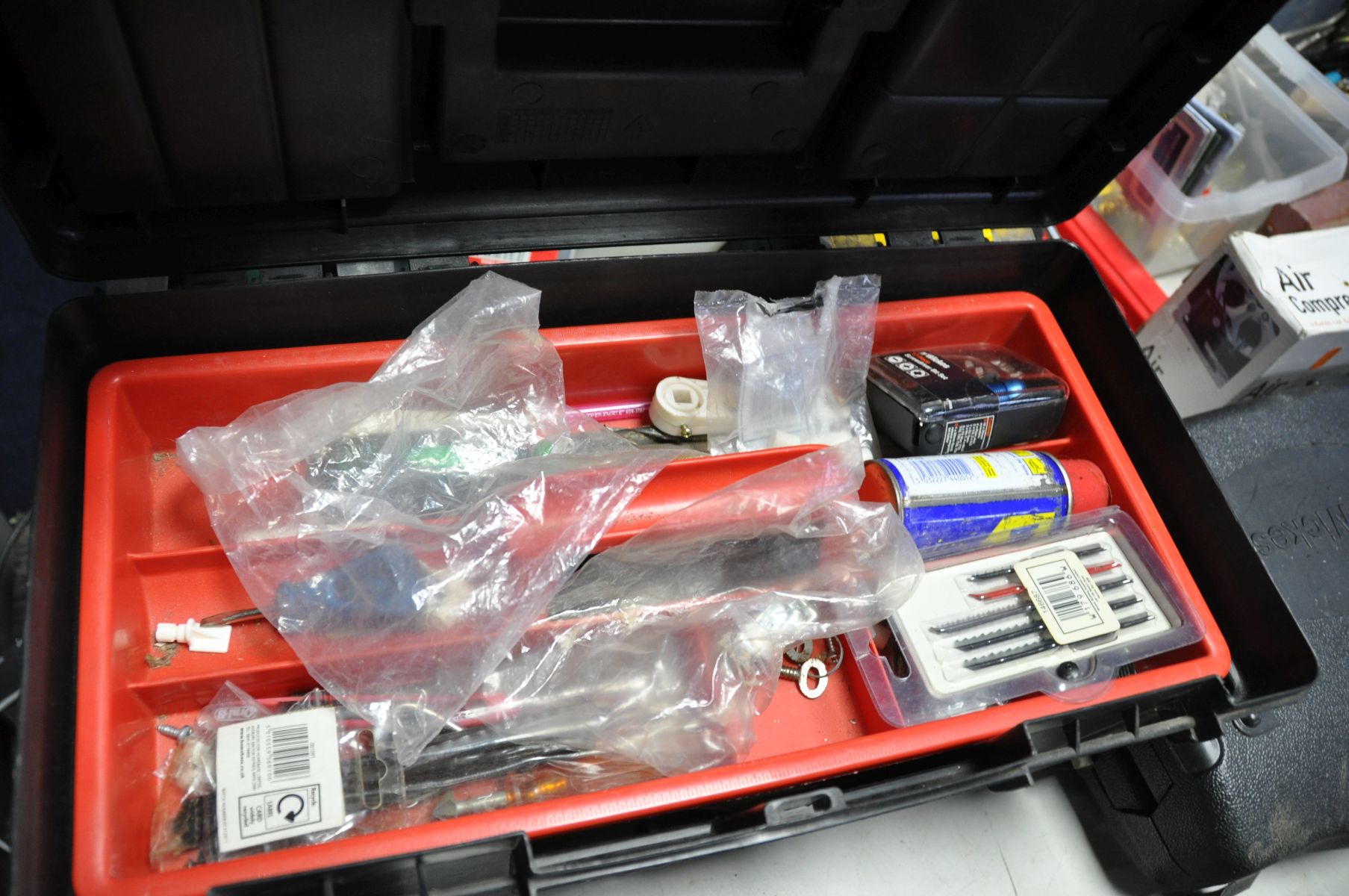 A COLLECTION OF HAND TOOLS in two plastic, one metal toolbox and four plastic trays including a - Image 4 of 13