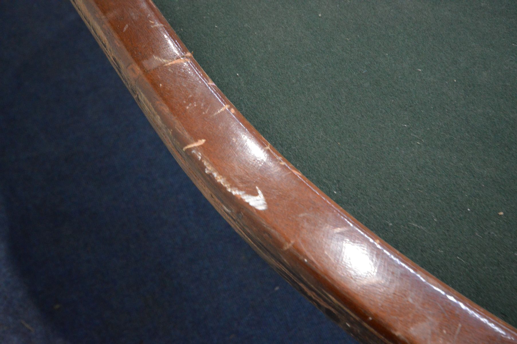 A BESPOKE MAHOGANY OVAL/KIDNEY SHAPED BLACK JACK GAMES TABLE, with green baize, on cylindrical legs, - Image 6 of 6