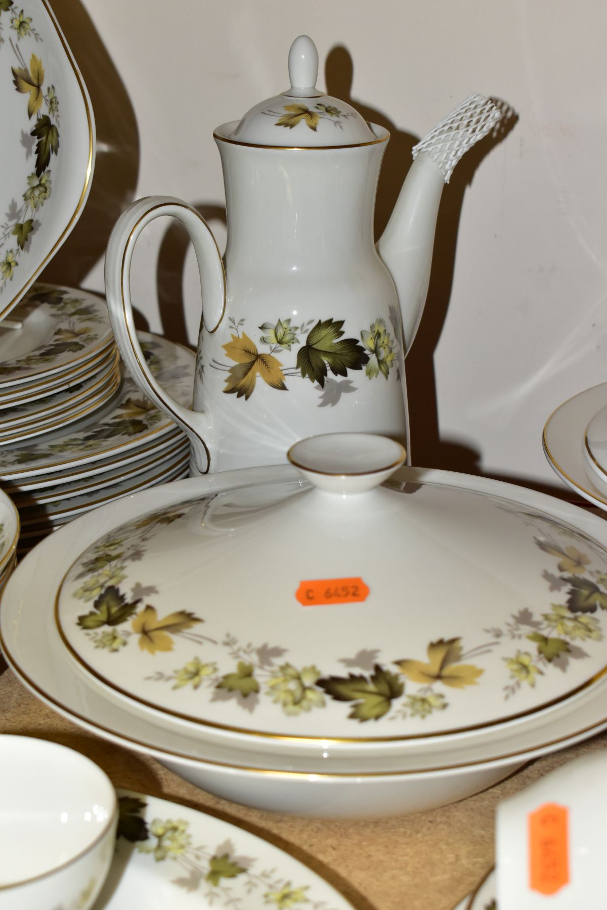 ROYAL DOULTON LARCHMONT DINNER SERVICE, TC1019, comprising bread plate, six dinner plates 27cm - Image 4 of 8