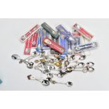 A BOX OF ASSORTED COLLECTABLE SOUVENIR TEASPOONS, a quantity of silver plate and EPNS British and
