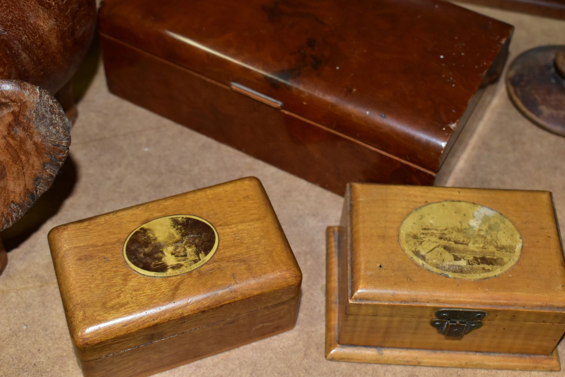 VARIOUS WOODEN ITEMS, GAMES COMPENDIUM, MARBLES etc, to include a tea caddy (cracked and missing - Image 9 of 11