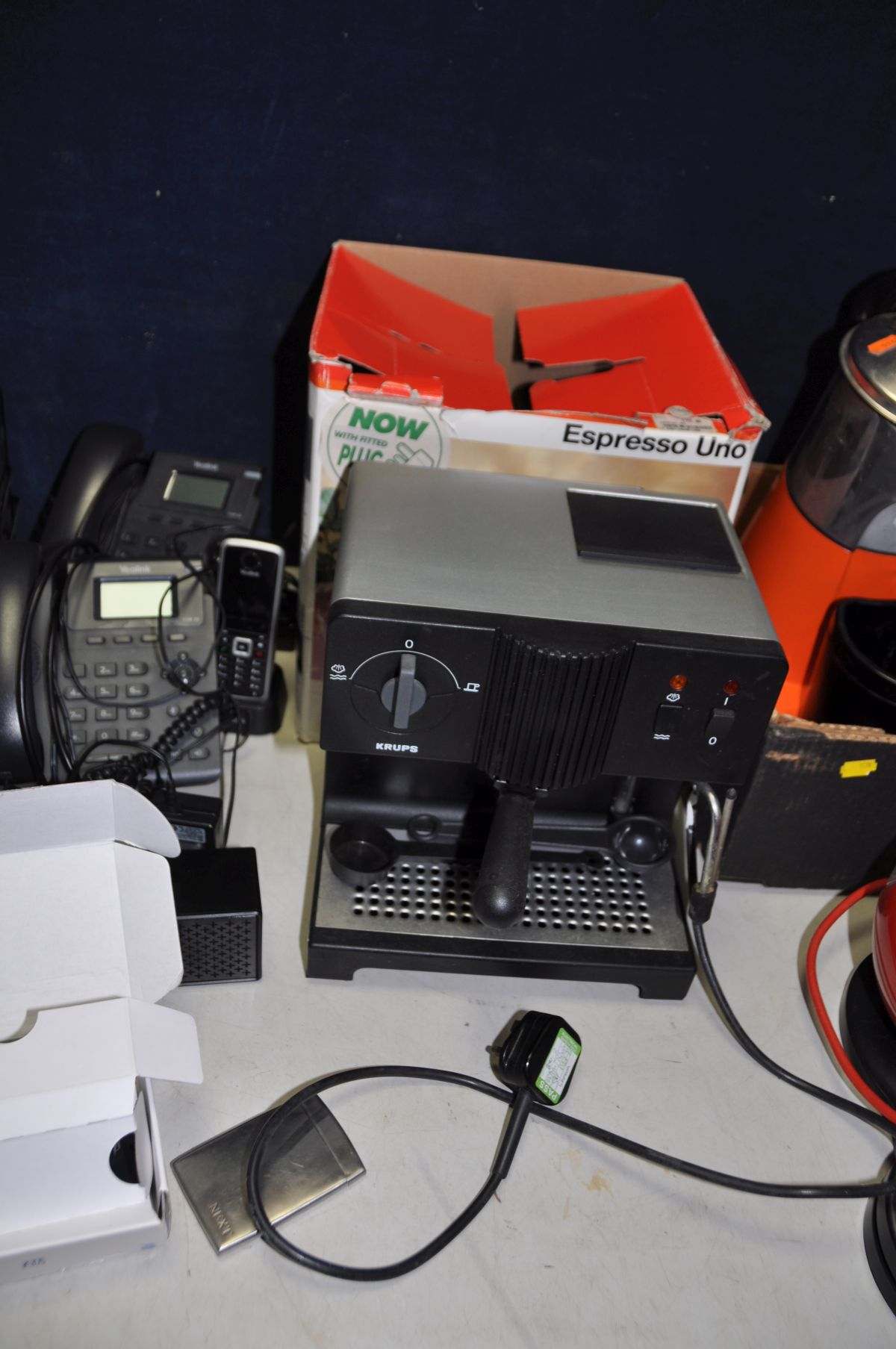 TWO TRAYS CONTAINING HOUSEHOLD ELECTRICALS including a Dolce Gusto and a Krups Coffee machine, a Red - Image 5 of 6