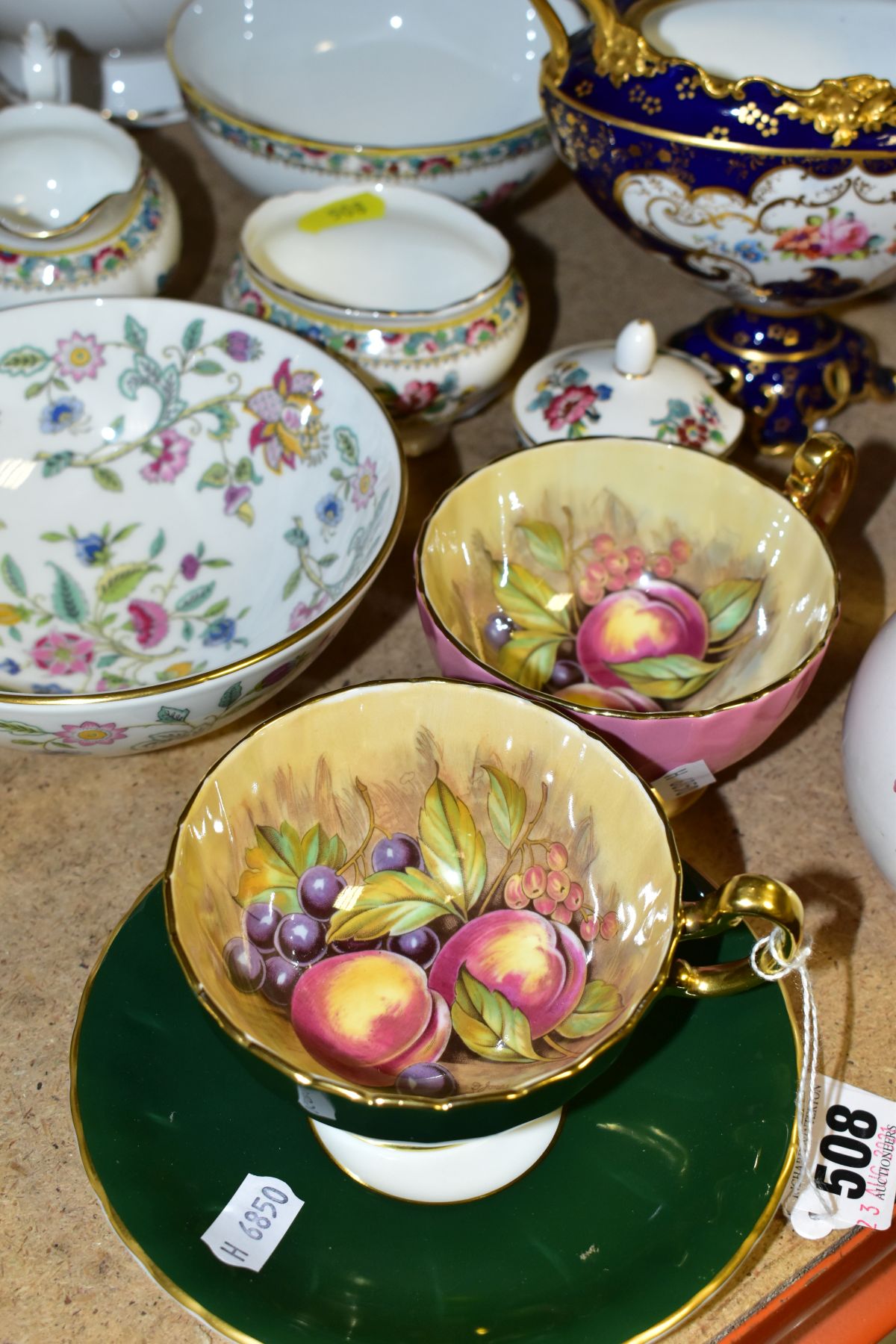 A GROUP OF CERAMIC TEAWARES, GIFTWARE AND ORNAMENTS, comprising two Aynsley 'Orchard Gold' by D - Image 4 of 10