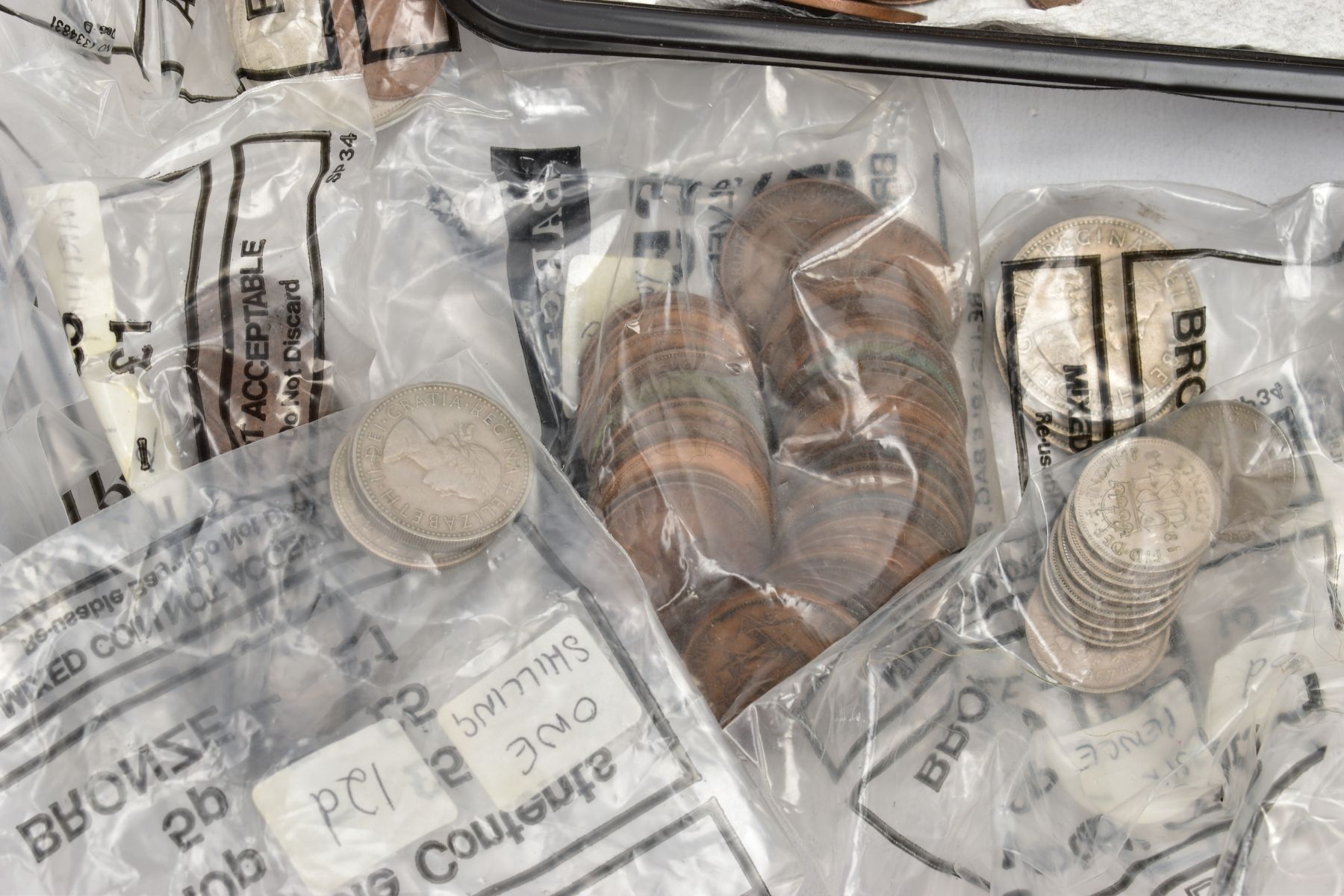 A SMALL BOX OF MAINLY 20TH CENTURY UK COINS with a small amount containing silver - Image 3 of 4