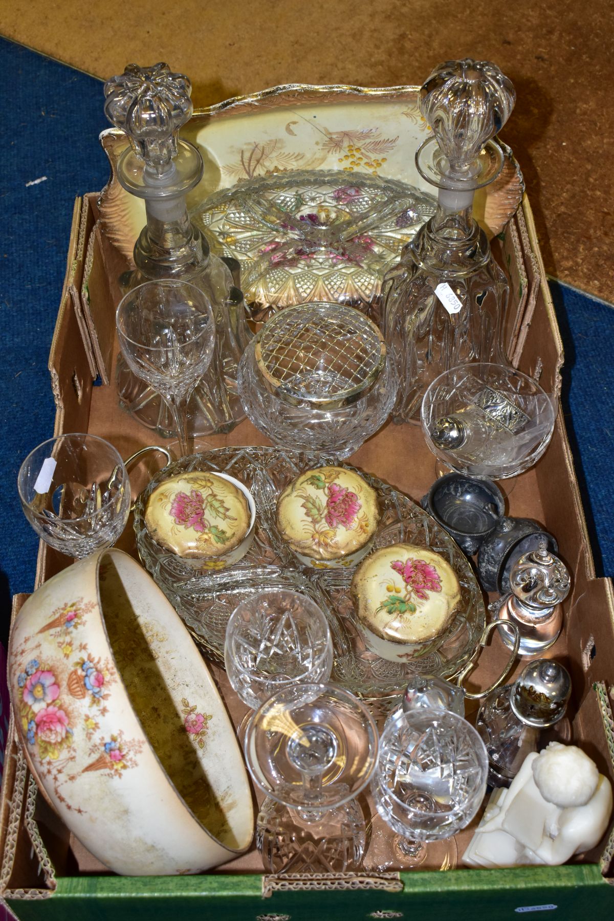 TWO BOXES AND LOOSE CERAMICS, GLASS, etc, to include Paragon 'Dorset' part tea set, Royal - Image 10 of 15