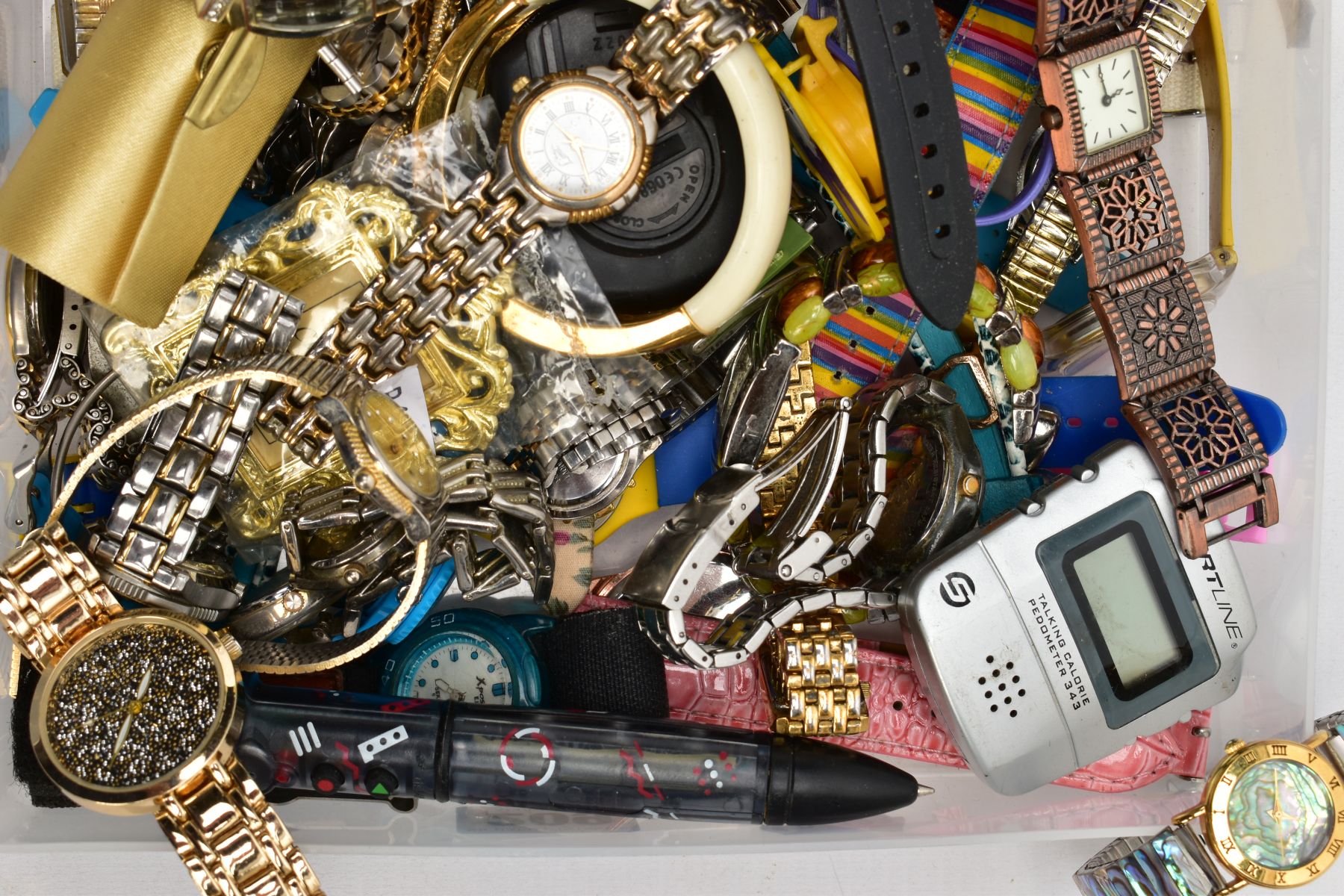 A TRAY OF ASSORTED FASHION WRISTWATCHES AND OTHER ITEMS, to include a variety of ladies and - Image 3 of 3