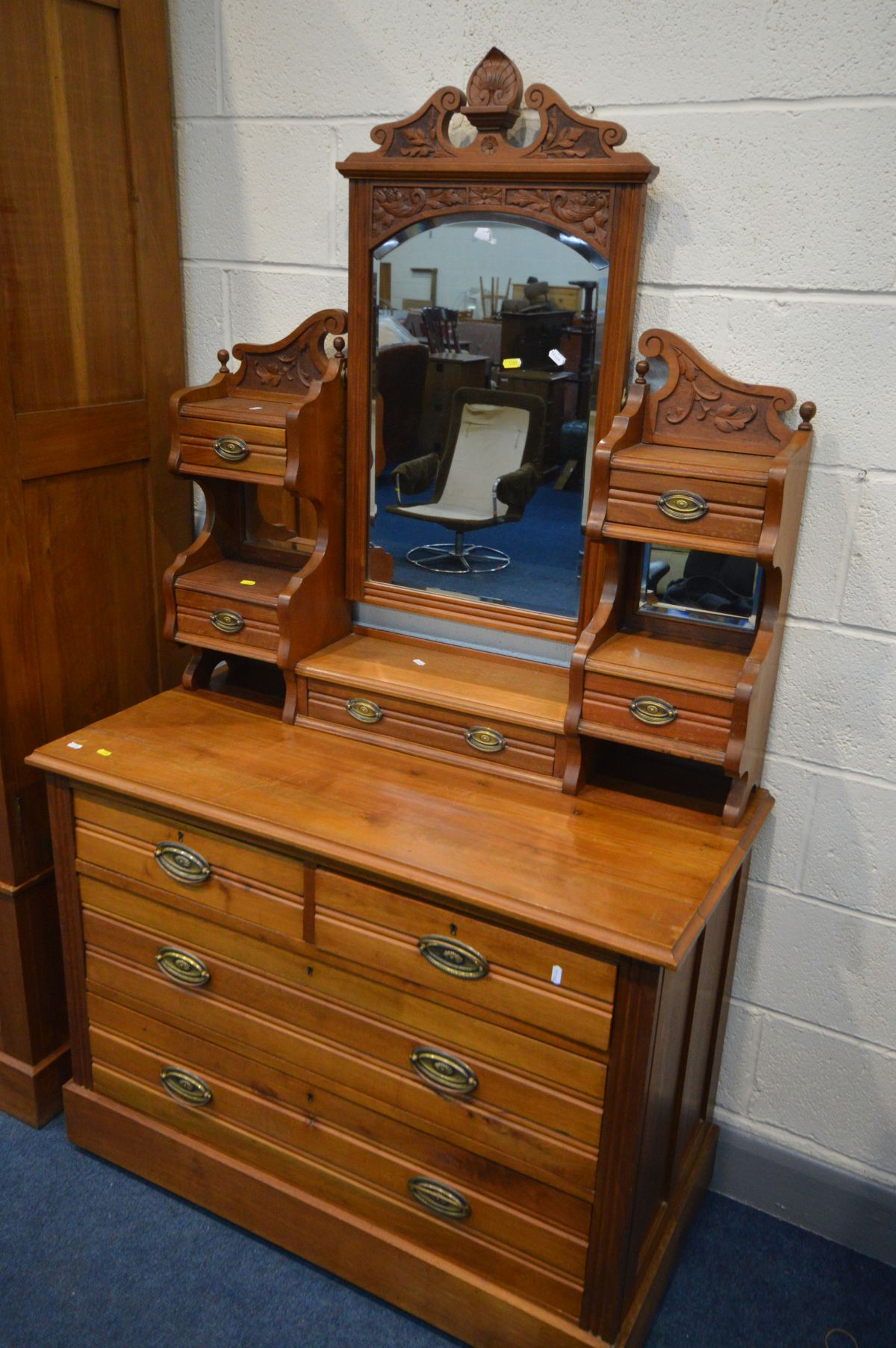 AN EDWARDIAN SATINWOOD THREE PIECE BEDROOM SUITE, comprising a mirrored double door wardrobe, in two - Image 5 of 5