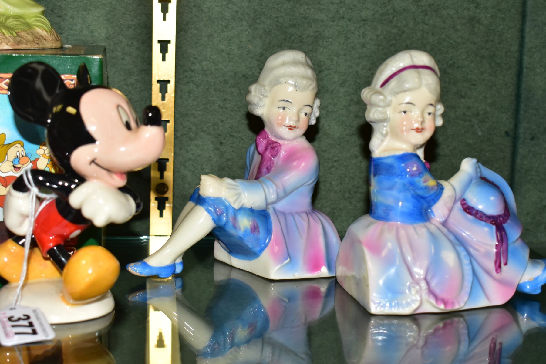 THREE ROYAL DOULTON FIGURES AND A PAIR OF CONTINENTAL POTTERY BOOKENDS, the Royal Doulton comprising - Bild 4 aus 6