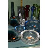 A COLLECTION OF FOURTEEN PIECES OF WHITEFRIARS AND OTHER GLASS, including controlled bubble vases