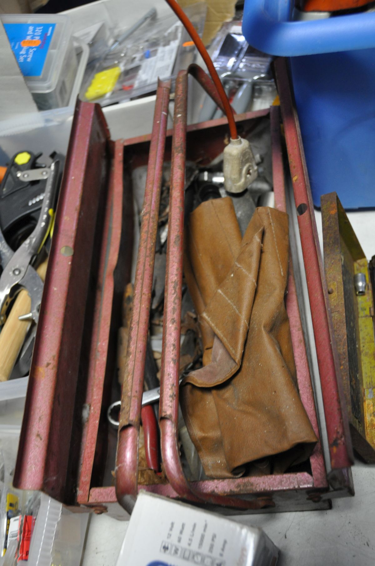 A COLLECTION OF HAND TOOLS in two plastic, one metal toolbox and four plastic trays including a - Image 9 of 13