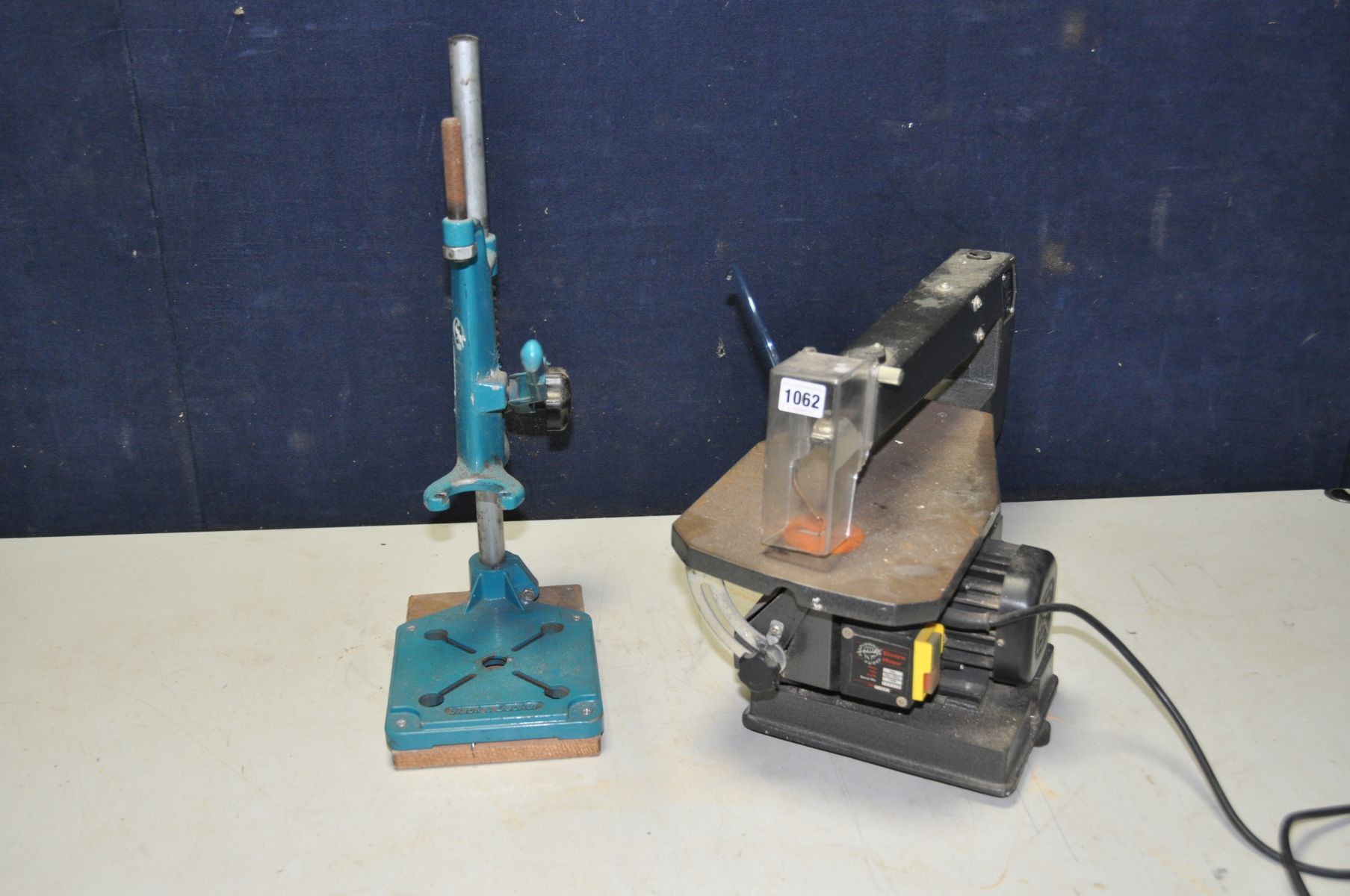 A PERFORMANCE POWER SS16-4 ELECTRIC SCROLL SAW (PAT pass and working - breather pipe broken) and a