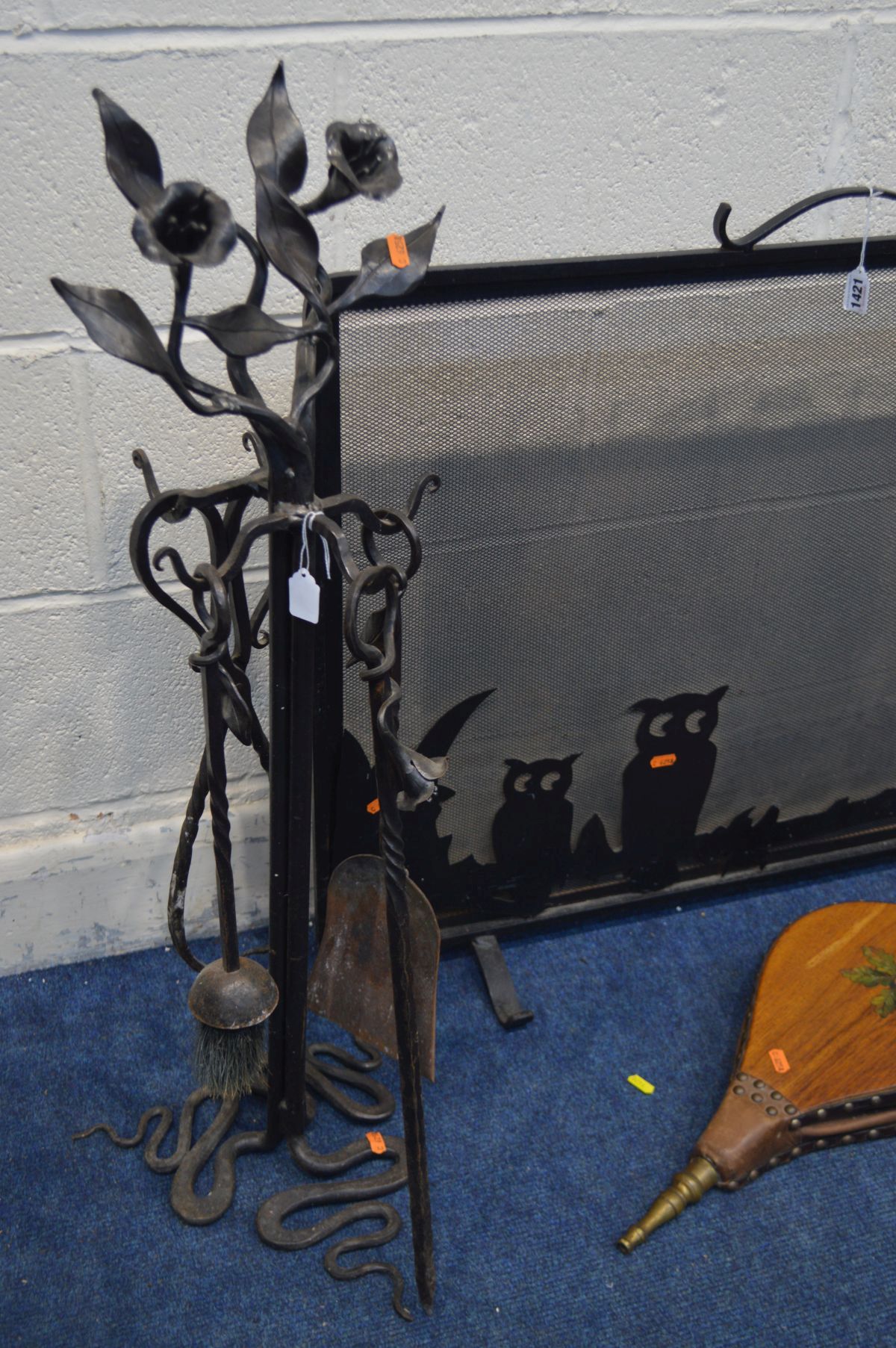 A DECORATIVE WROUGHT IRON FOUR PIECE COMPANION SET, with fruiting vine and flower heads - Image 2 of 2