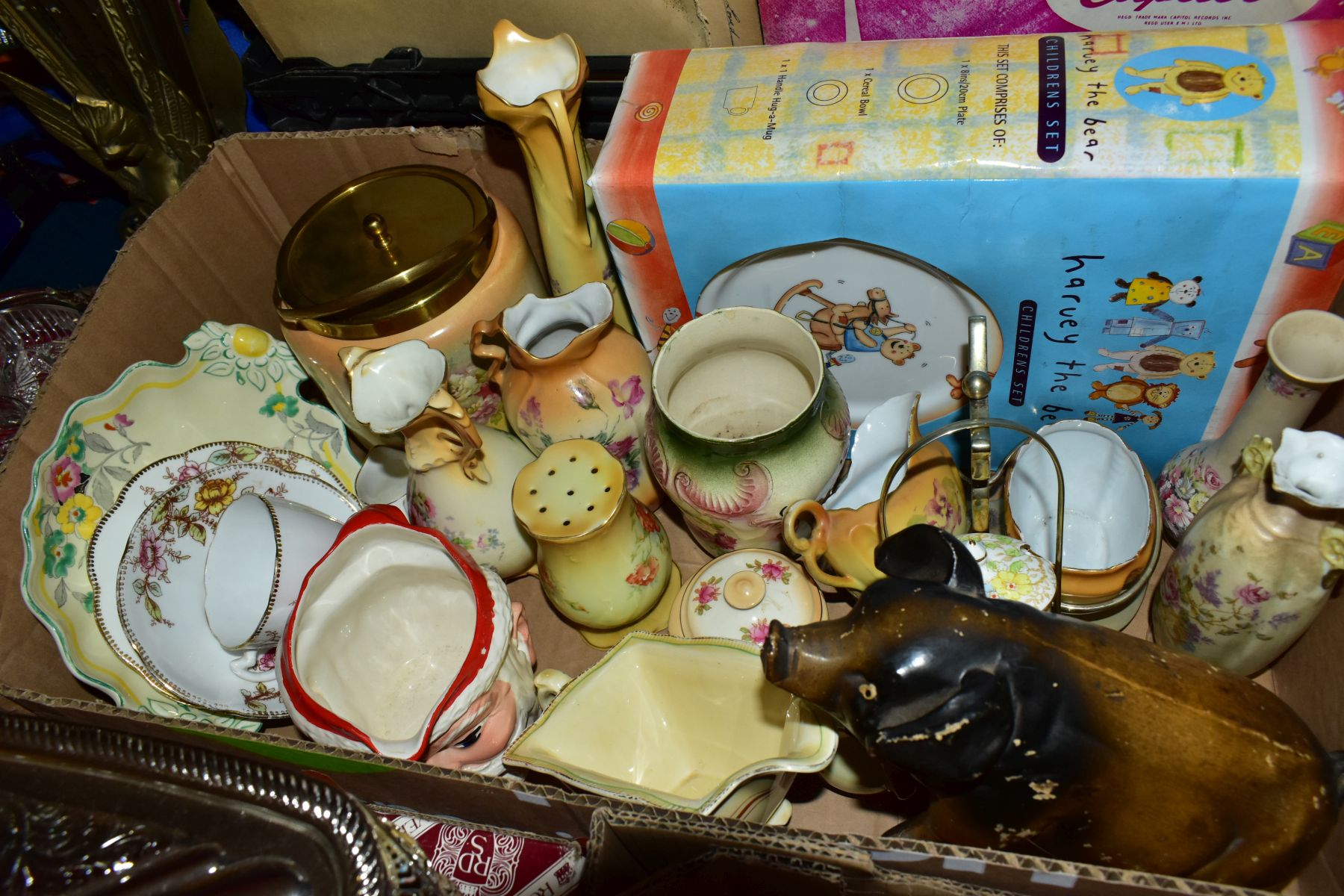 EIGHT BOXES AND LOOSE ITEMS OF CERAMICS, GLASS AND METALWARE to include Czechoslovakian cruet set - Image 17 of 18