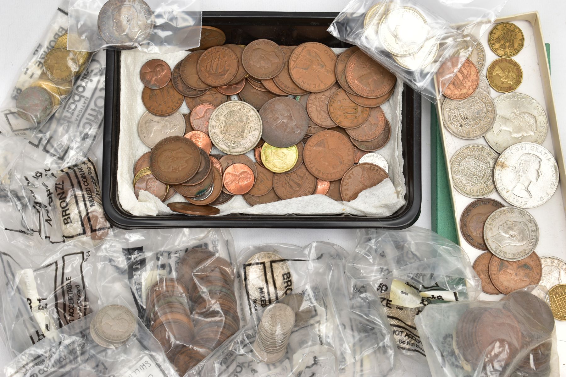 A SMALL BOX OF MAINLY 20TH CENTURY UK COINS with a small amount containing silver