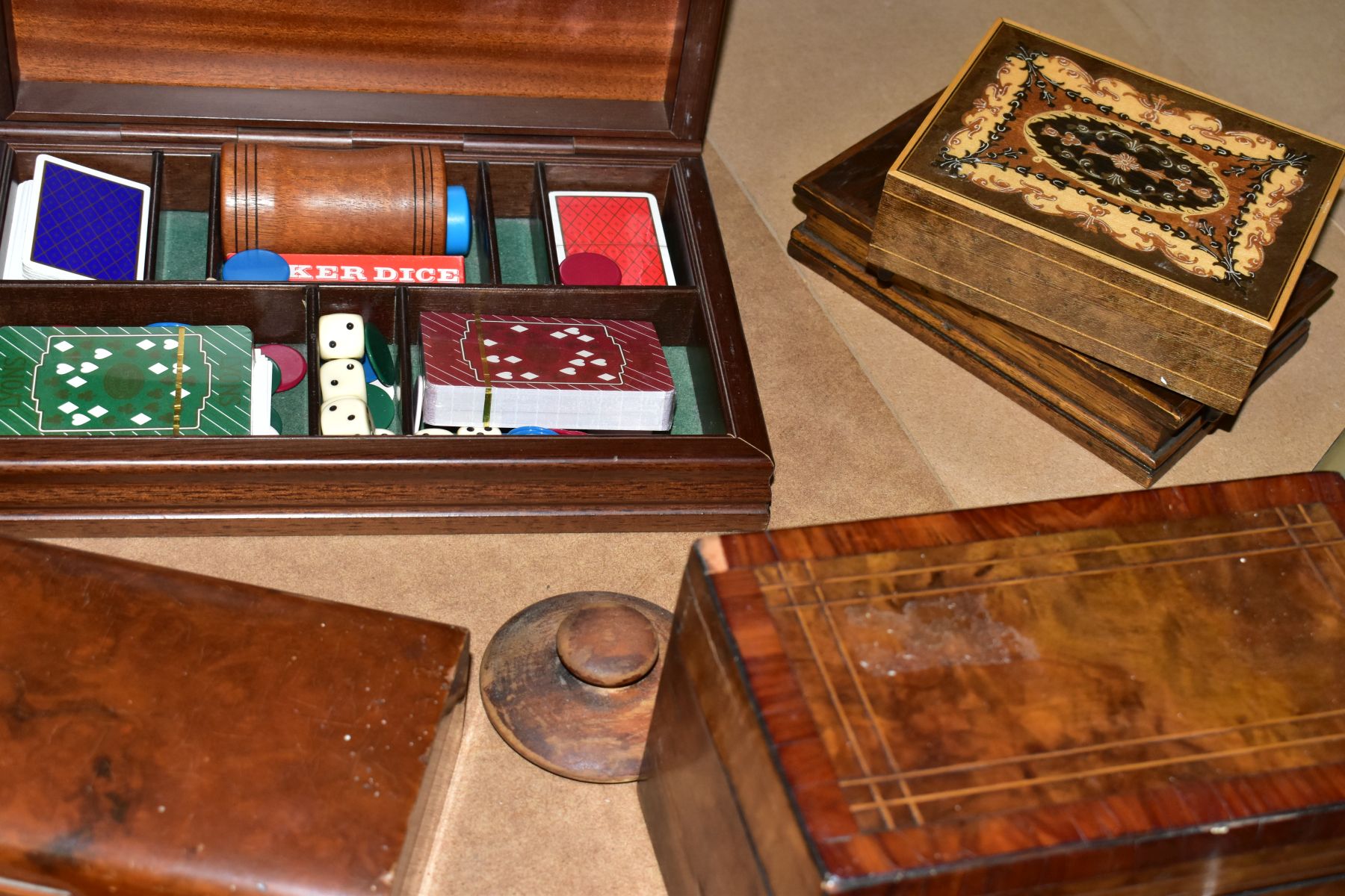 VARIOUS WOODEN ITEMS, GAMES COMPENDIUM, MARBLES etc, to include a tea caddy (cracked and missing - Image 7 of 11