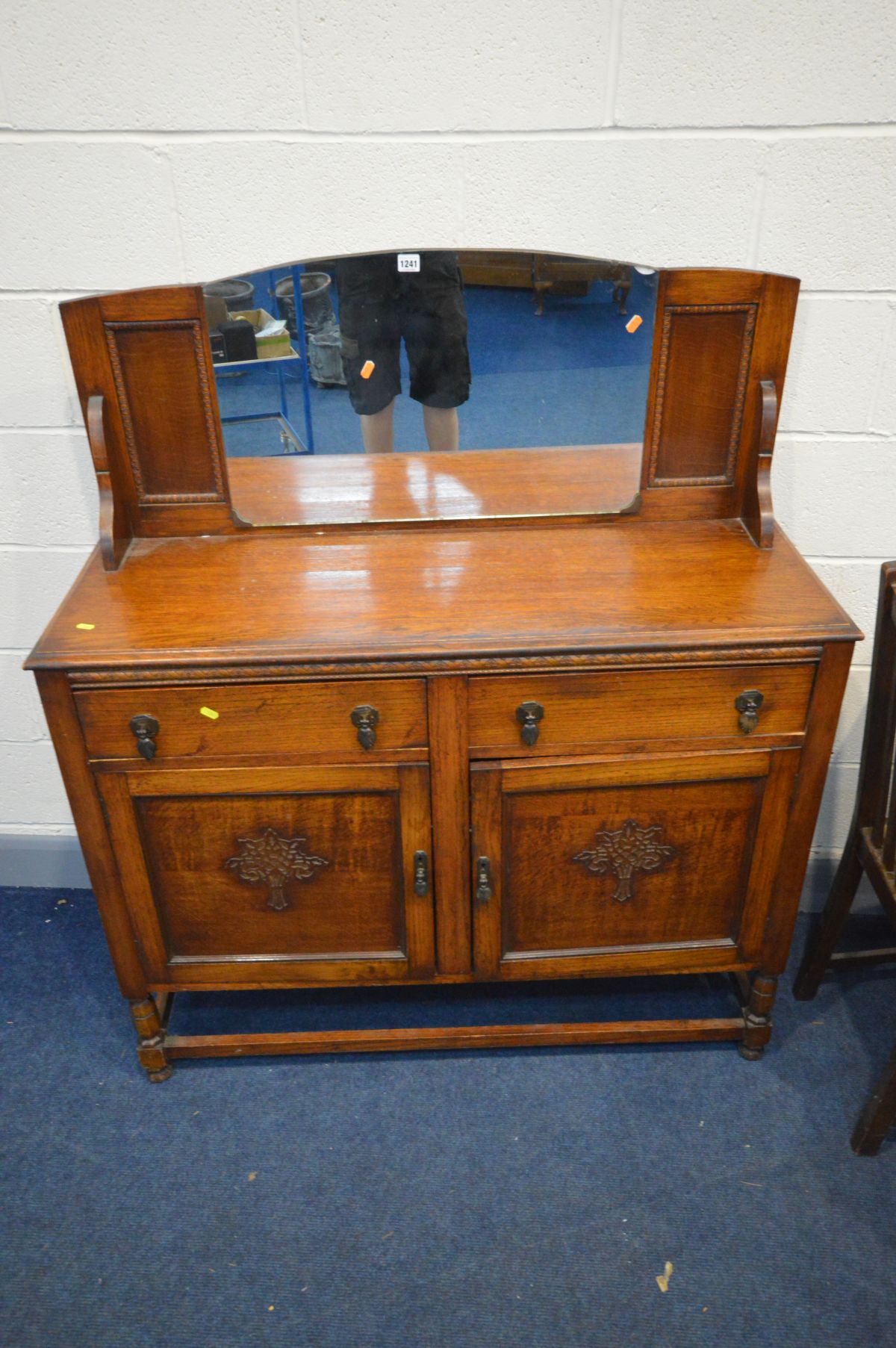 AN EARLY 20TH CENTURY OAK DRAW LEAF TABLE, with barley twist legs, open width 151cm x closed width - Image 2 of 3