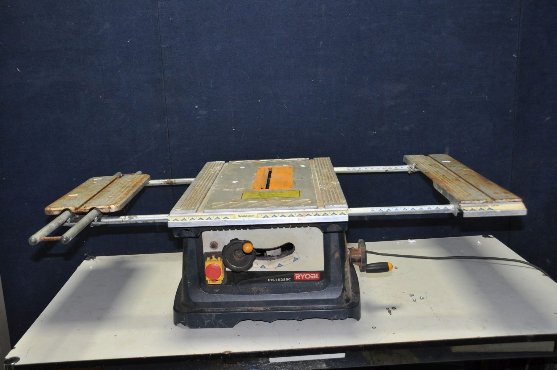 A RYOBI ETS1525SC TABLE SAW with one sliding and one static extension wings ( PAT pass and working)