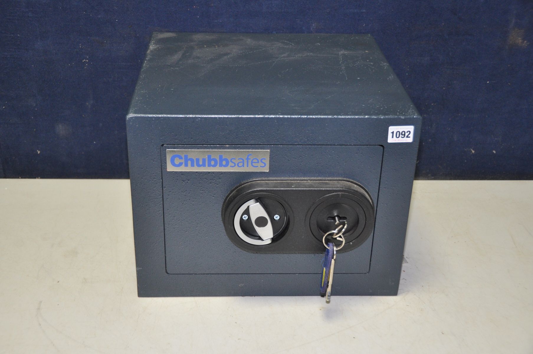 A CHUBB SAFES ZETA 1 PERSONAL SAFE, width 37cm, depth 35cm, height 28cm (two keys)