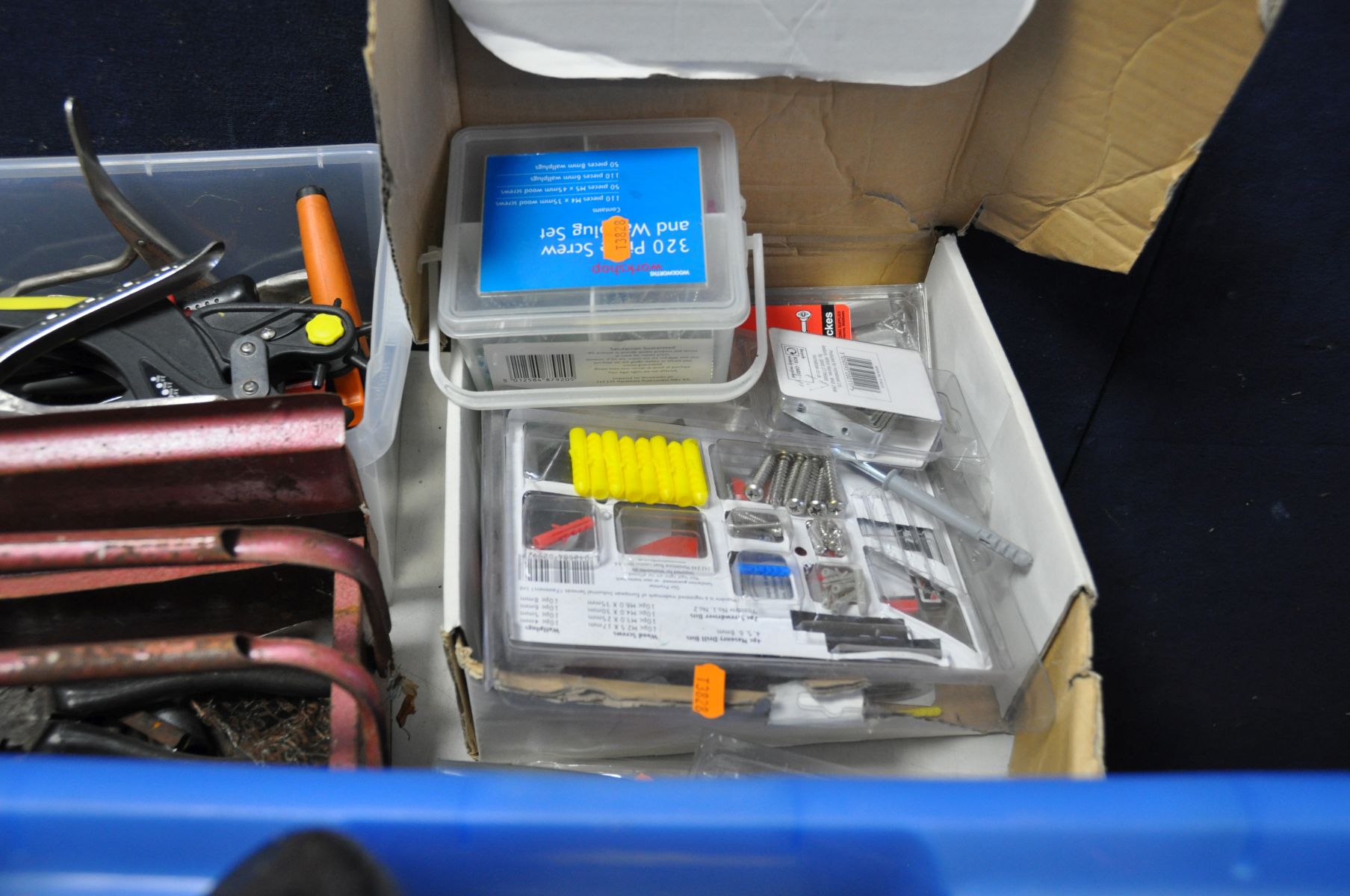 A COLLECTION OF HAND TOOLS in two plastic, one metal toolbox and four plastic trays including a - Image 13 of 13