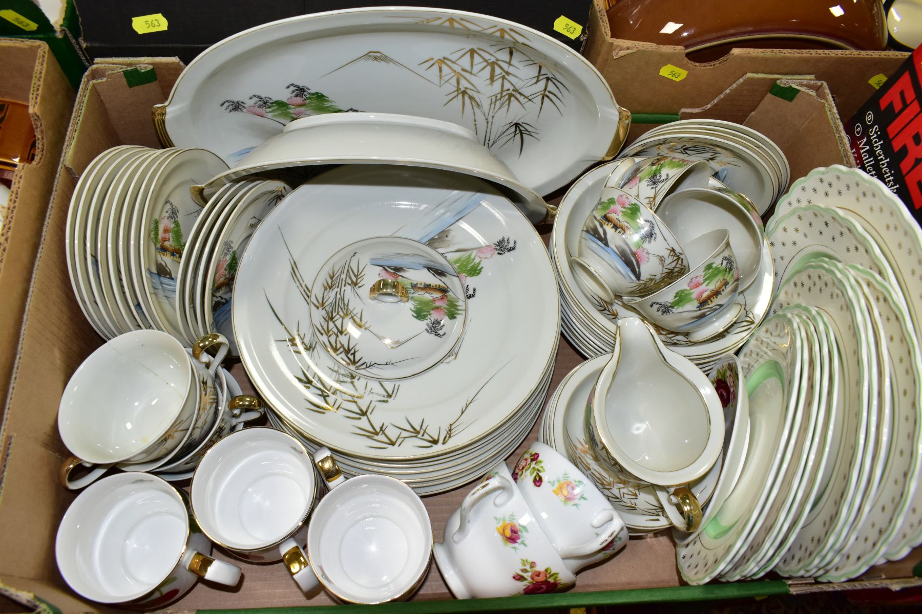 SIX BOXES AND LOOSE TEA/DINNERWARES, GLASSWARES, KITCHEN RELATED ITEMS, etc, to include boxed - Image 4 of 14