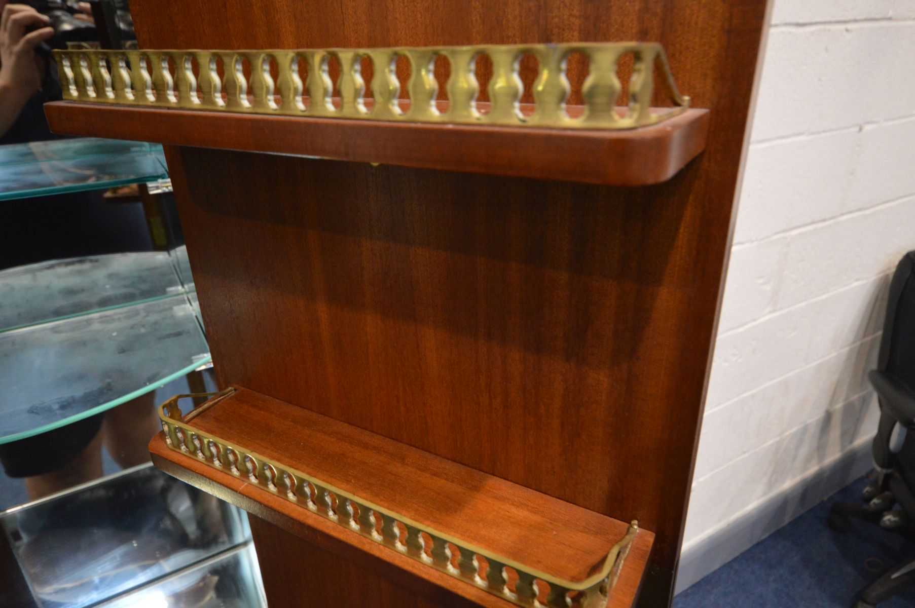 A REPRODUDUCTION MAHOGANY BREAKFRONT BOOKCASE/COCKTAIL CABINET, the top section with two glazed - Image 3 of 4