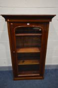 A VICTORIAN FLAME MAHOGANY GLAZED SINGLE DOOR BOOKCASE, with three shelves, width 83cm x depth