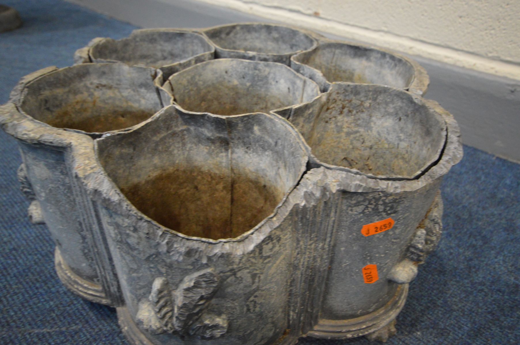 A PERIOD LEAD WAVY EDGED PLANTER with seven divisions, on claw feet, diameter 44cm x height 23cm ( - Image 4 of 4