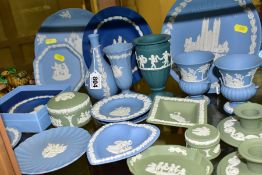 TWENTY ONE PIECES OF WEDGWOOD JASPERWARE, to include two Christmas plates (1977 and 1998), pin tray,