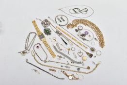 A BAG OF ASSORTED JEWELLERY, to include a silver openwork flower shape pendant set with a circular