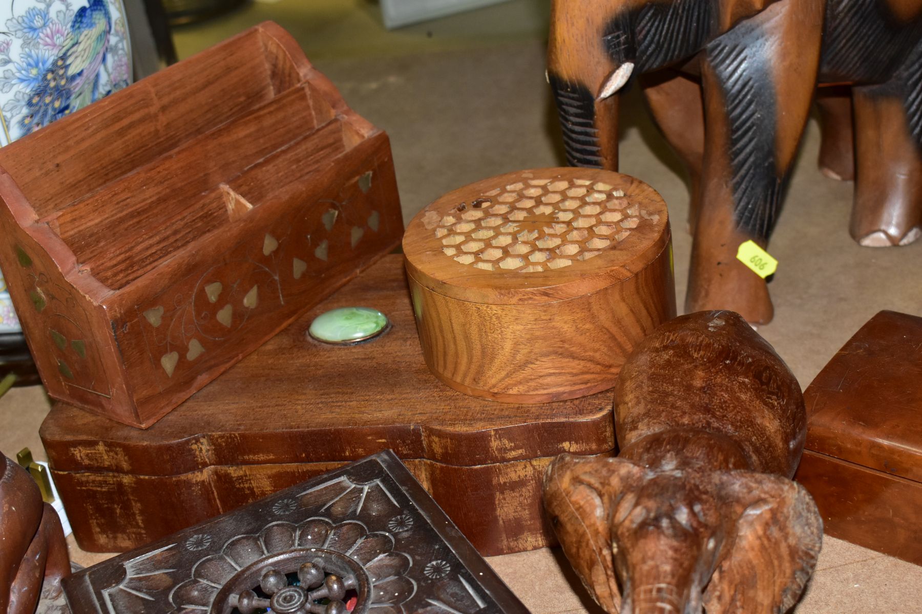 VARIOUS WOODEN ITEMS, GAMES COMPENDIUM, MARBLES etc, to include a tea caddy (cracked and missing - Image 5 of 11