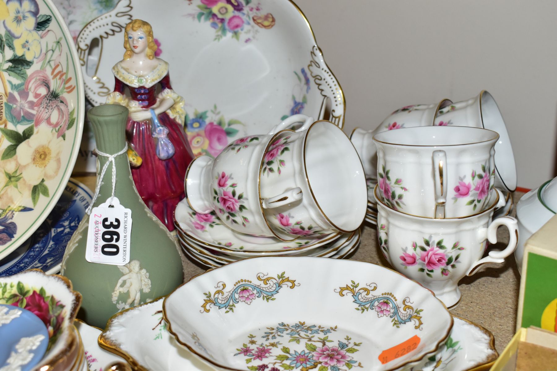 A GROUP OF CERAMICS, comprising of two Royal Albert bowls with sprays of flowers, four Royal Doulton - Image 4 of 6