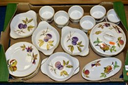 A QUANTITY OF ROYAL WORCESTER EVESHAM PATTERN OVEN TO TABLEWARES, comprising twelve ramekins,