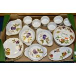A QUANTITY OF ROYAL WORCESTER EVESHAM PATTERN OVEN TO TABLEWARES, comprising twelve ramekins,