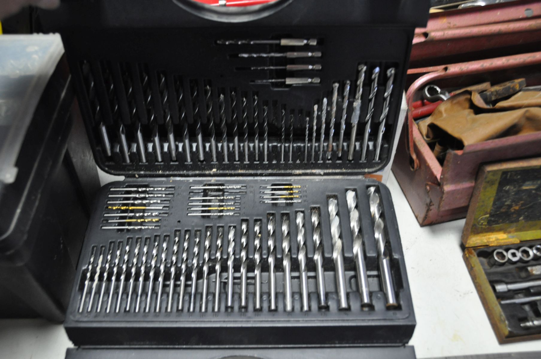 A COLLECTION OF HAND TOOLS in two plastic, one metal toolbox and four plastic trays including a - Image 10 of 13