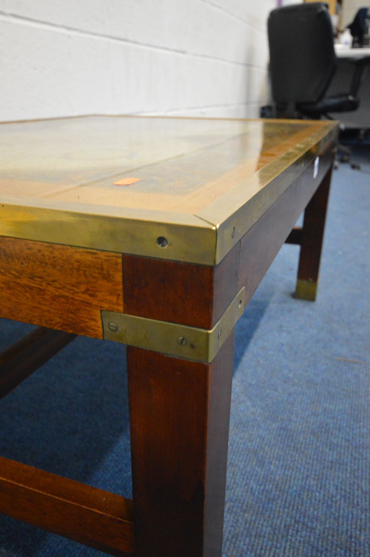 A MAHOGANY AND BRASS BANDED COFFEE TABLE, depicting a world map in two globes, with a glass top - Image 3 of 3